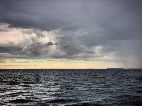 Закат на океане. Фото Free for commercial use, No attribution required. Бесплатное стоковое фото для свободного скачивания