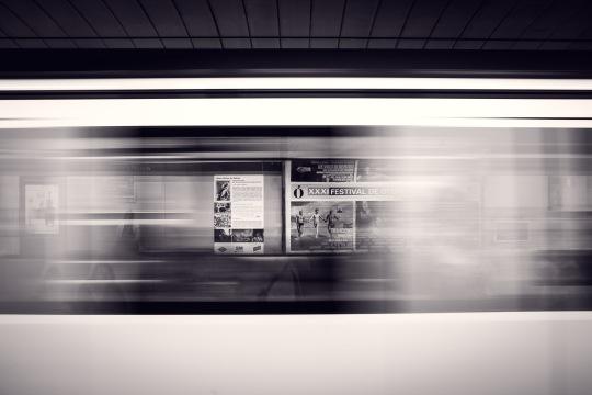 Черно-белое метро. Фото Free for commercial use, No attribution required. Бесплатное стоковое фото для свободного скачивания