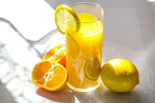 Стакан апельсиново-лимонного сока. Фото Свободно для коммерческого использования, Атрибуция не требуется. Бесплатное стоковое фото для свободного скачивания