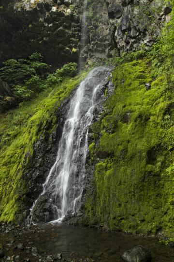 Водопад Гора Природа. Фото Free for commercial use, No attribution required. Бесплатное стоковое фото для свободного скачивания
