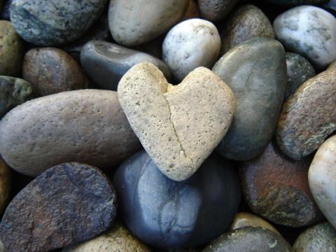 Каменное сердце (2). Фото Свободно для коммерческого использования, Атрибуция не требуется. Бесплатное стоковое фото для свободного скачивания
