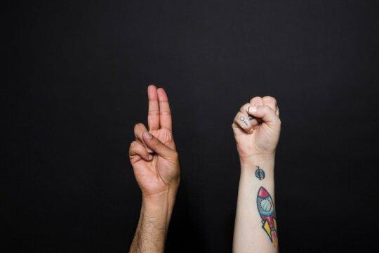 Руки на языке жестов. Фото Free for commercial use, No attribution required. Бесплатное стоковое фото для свободного скачивания