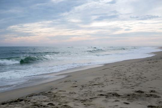 Пляжные песчаные волны. Фото Free for commercial use, No attribution required. Бесплатное стоковое фото для свободного скачивания