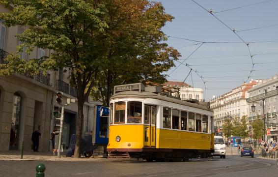 Лиссабонский трамвай. Фото Свободно для коммерческого использования, Атрибуция не требуется. Бесплатное стоковое фото для свободного скачивания
