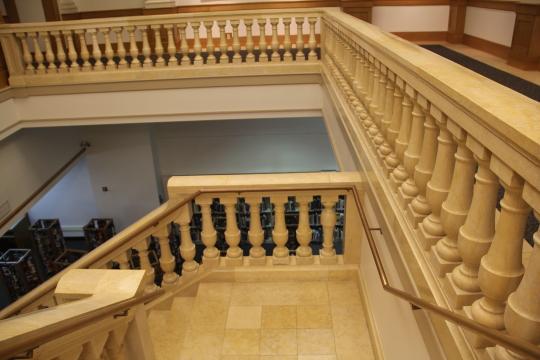 Лестница Центральной библиотеки Милуоки. Фото Free for commercial use, No attribution required. Бесплатное стоковое фото для свободного скачивания