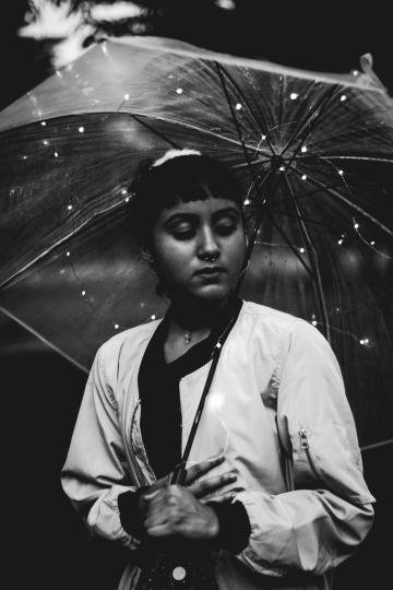 Девушка с зонтом. Фото Free for commercial use, No attribution required. Бесплатное стоковое фото для свободного скачивания
