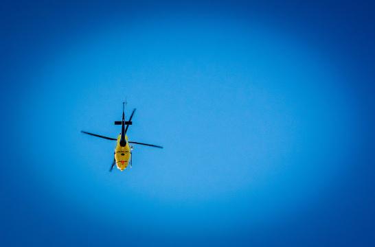 Вертолет в небе. Фото Свободно для коммерческого использования, Атрибуция не требуется. Бесплатное стоковое фото для свободного скачивания