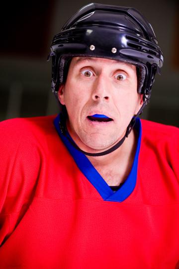 Портрет хоккеиста на льду. Фото Free for commercial use, No attribution required. Бесплатное стоковое фото для свободного скачивания