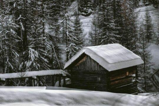 Хижина . Лес. Зима. Фото Free for commercial use, No attribution required. Бесплатное стоковое фото для свободного скачивания
