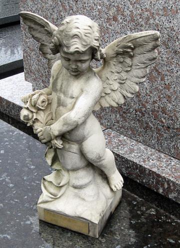 Статуя ангела на кладбище. Фото Free for commercial use, No attribution required. Бесплатное стоковое фото для свободного скачивания