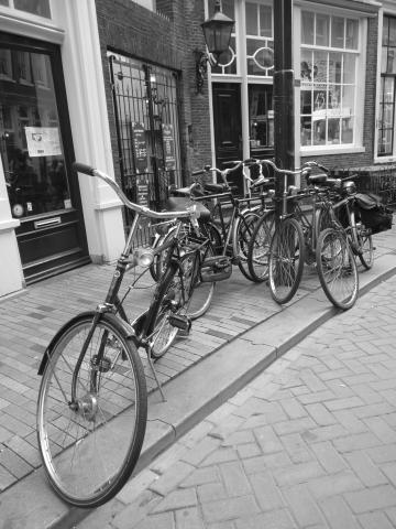 Амстердамский велосипед. Фото Free for commercial use, No attribution required. Бесплатное стоковое фото для свободного скачивания
