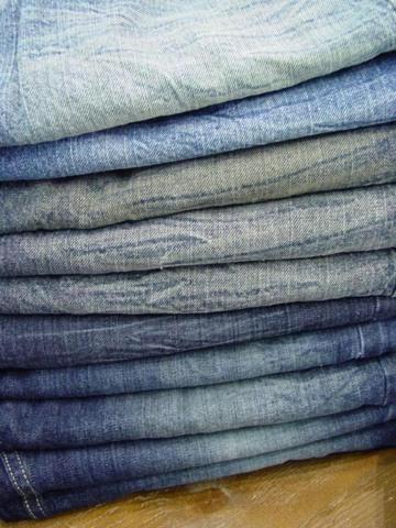 Джинсы из джинсовой ткани. Фото Free for commercial use, No attribution required. Бесплатное стоковое фото для свободного скачивания