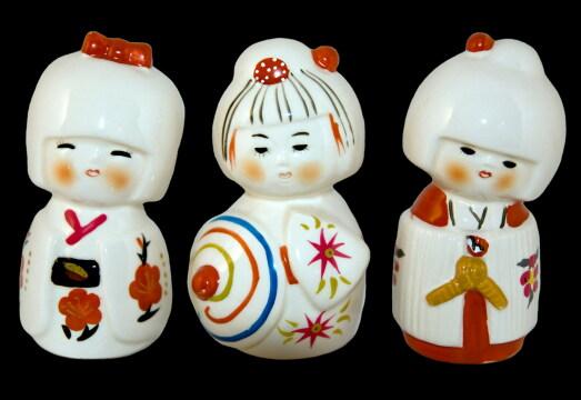Три японские куклы. Фото Свободно для коммерческого использования, Атрибуция не требуется. Бесплатное стоковое фото для свободного скачивания