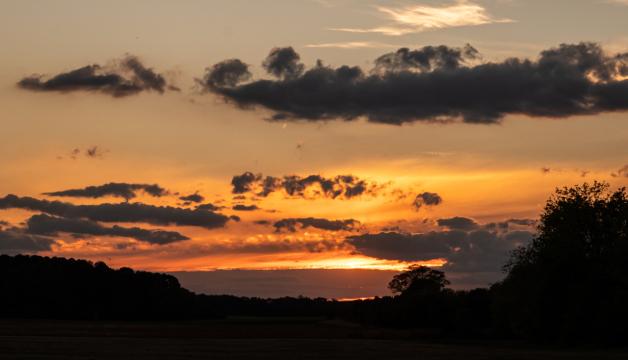 Облачный пейзаж заката. Фото Free for commercial use, No attribution required. Бесплатное стоковое фото для свободного скачивания