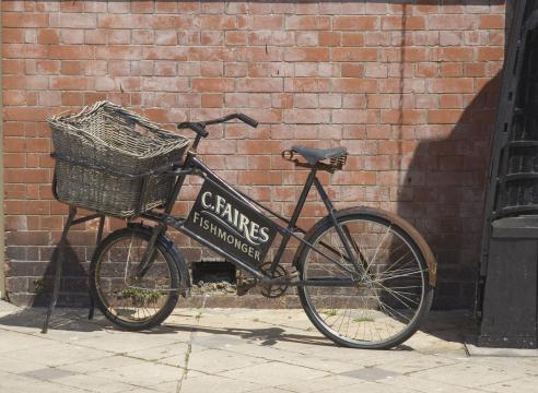 Старый велосипед (2). Фото Свободно для коммерческого использования, Атрибуция не требуется. Бесплатное стоковое фото для свободного скачивания
