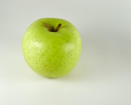 Зеленое яблоко (2). Фото Свободно для коммерческого использования, Атрибуция не требуется. Бесплатное стоковое фото для свободного скачивания