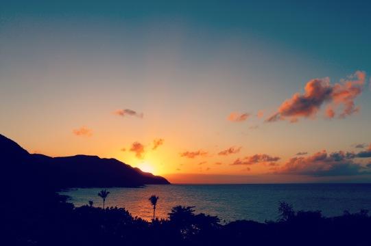 Карибское солнце садится за островом. Фото Free for commercial use, No attribution required. Бесплатное стоковое фото для свободного скачивания