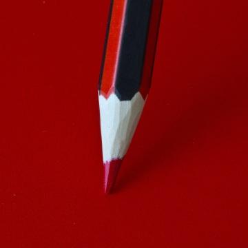 Красный карандаш. Фото Свободно для коммерческого использования, Атрибуция не требуется. Бесплатное стоковое фото для свободного скачивания