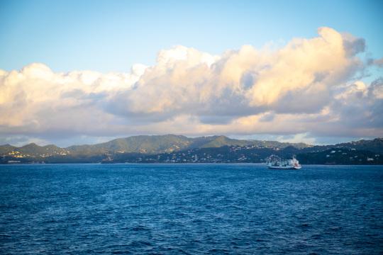 Облака,  круизный лайнер, голубой океан. Фото Свободно для коммерческого использования, Атрибуция не требуется. Бесплатное стоковое фото для свободного скачивания