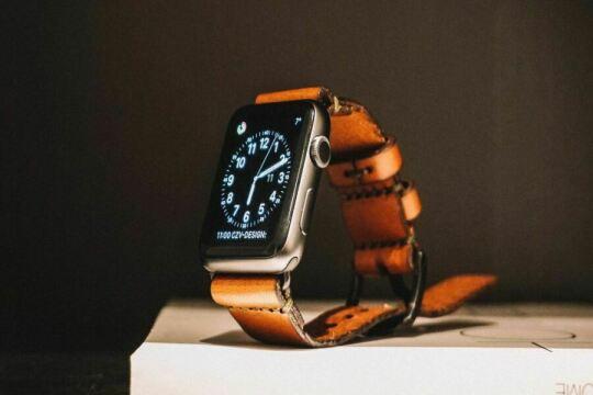 Кожаный ремешок Apple Watch. Фото Свободно для коммерческого использования, Атрибуция не требуется. Бесплатное стоковое фото для свободного скачивания
