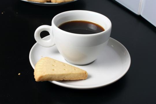 Кофе с печеньем (2). Фото Свободно для коммерческого использования, Атрибуция не требуется. Бесплатное стоковое фото для свободного скачивания