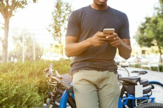 Человек Велосипед Мобильный Телефон. Фото Свободно для коммерческого использования, Атрибуция не требуется. Бесплатное стоковое фото для свободного скачивания