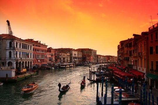 Закат в Венеции. Фото Free for commercial use, No attribution required. Бесплатное стоковое фото для свободного скачивания