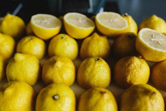Свежие лимоны. Фото Free for commercial use, No attribution required. Бесплатное стоковое фото для свободного скачивания