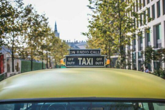 Классическое желтое такси. Фото Free for commercial use, No attribution required. Бесплатное стоковое фото для свободного скачивания