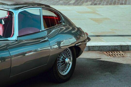 Классический черный автомобиль Jaguar. Фото Свободно для коммерческого использования, Атрибуция не требуется. Бесплатное стоковое фото для свободного скачивания