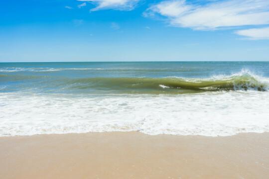 Пляжные волны. Фото Free for commercial use, No attribution required. Бесплатное стоковое фото для свободного скачивания